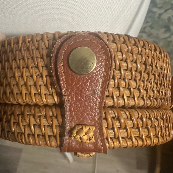 Hand Crafted Bali Round Rattan Straw Crossbody Bag - Picture 4 of 6